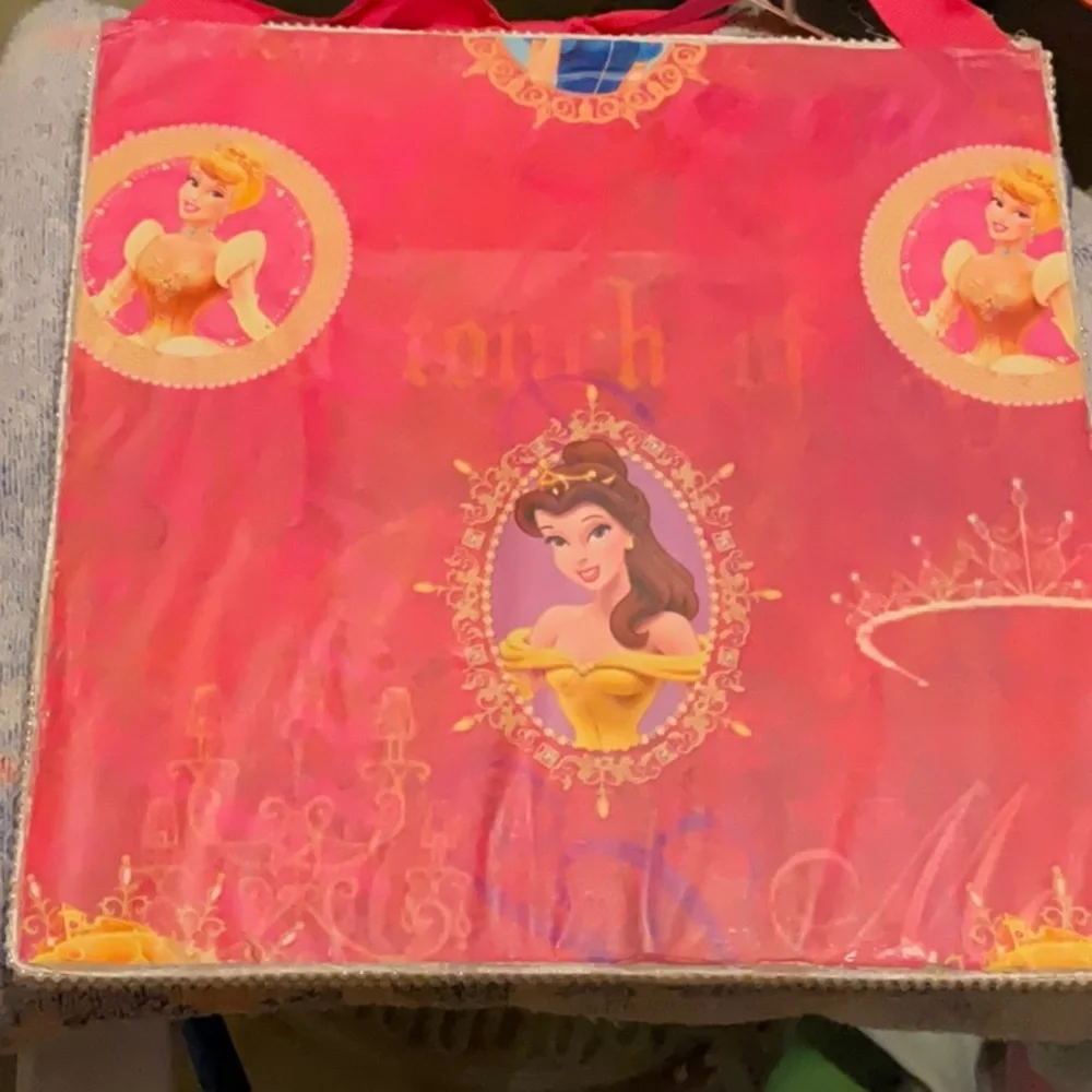Arts and Crafts Show White Mirror with 4 of the Disney Princesses, NWT